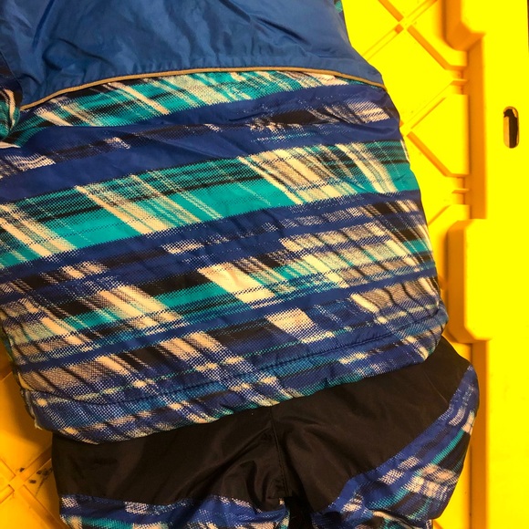 Oshkosh Grow with me snow suit size 2-3T - Picture 5 of 5